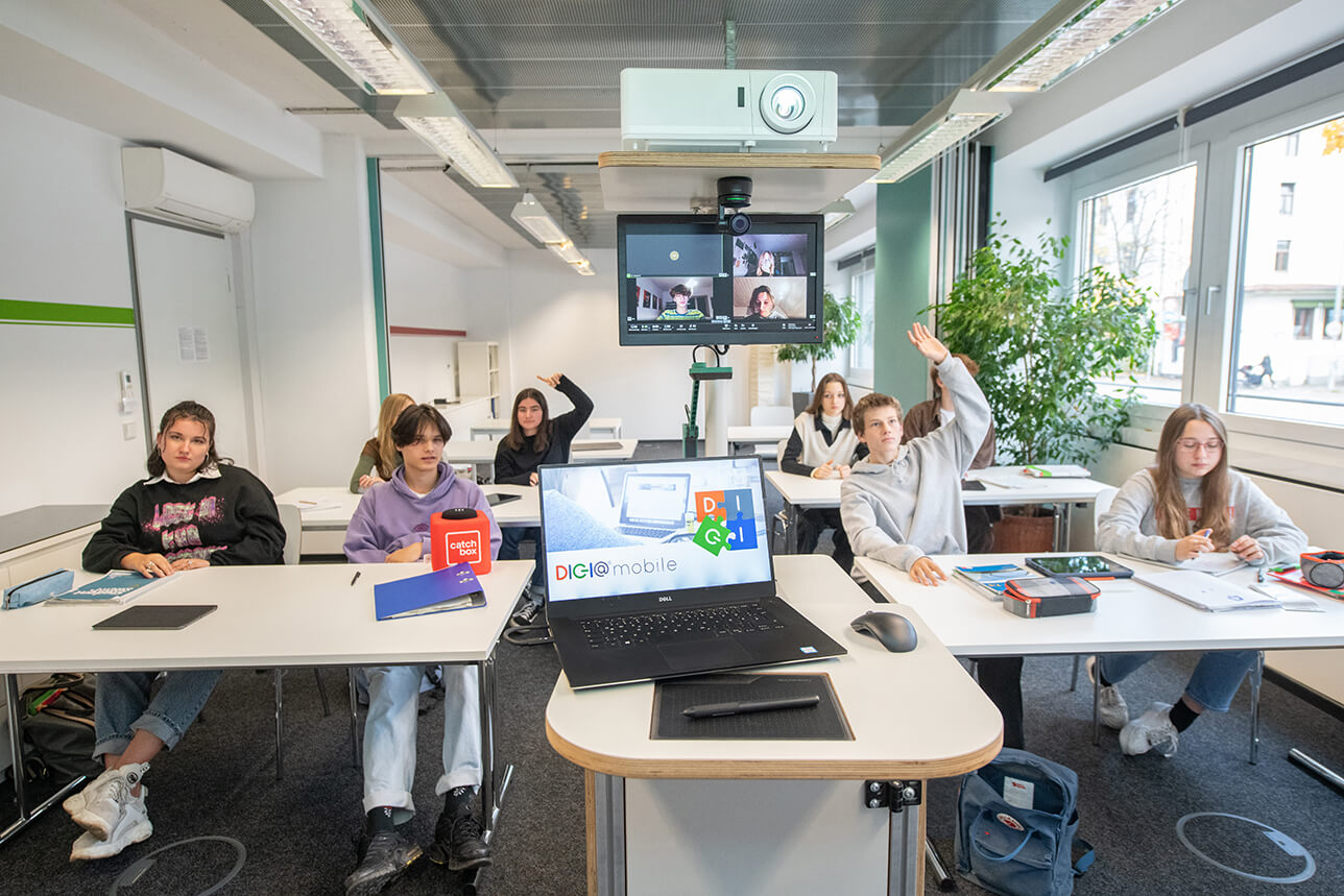 Integrating IPEVO Document Cameras into Hybrid Teaching Solution