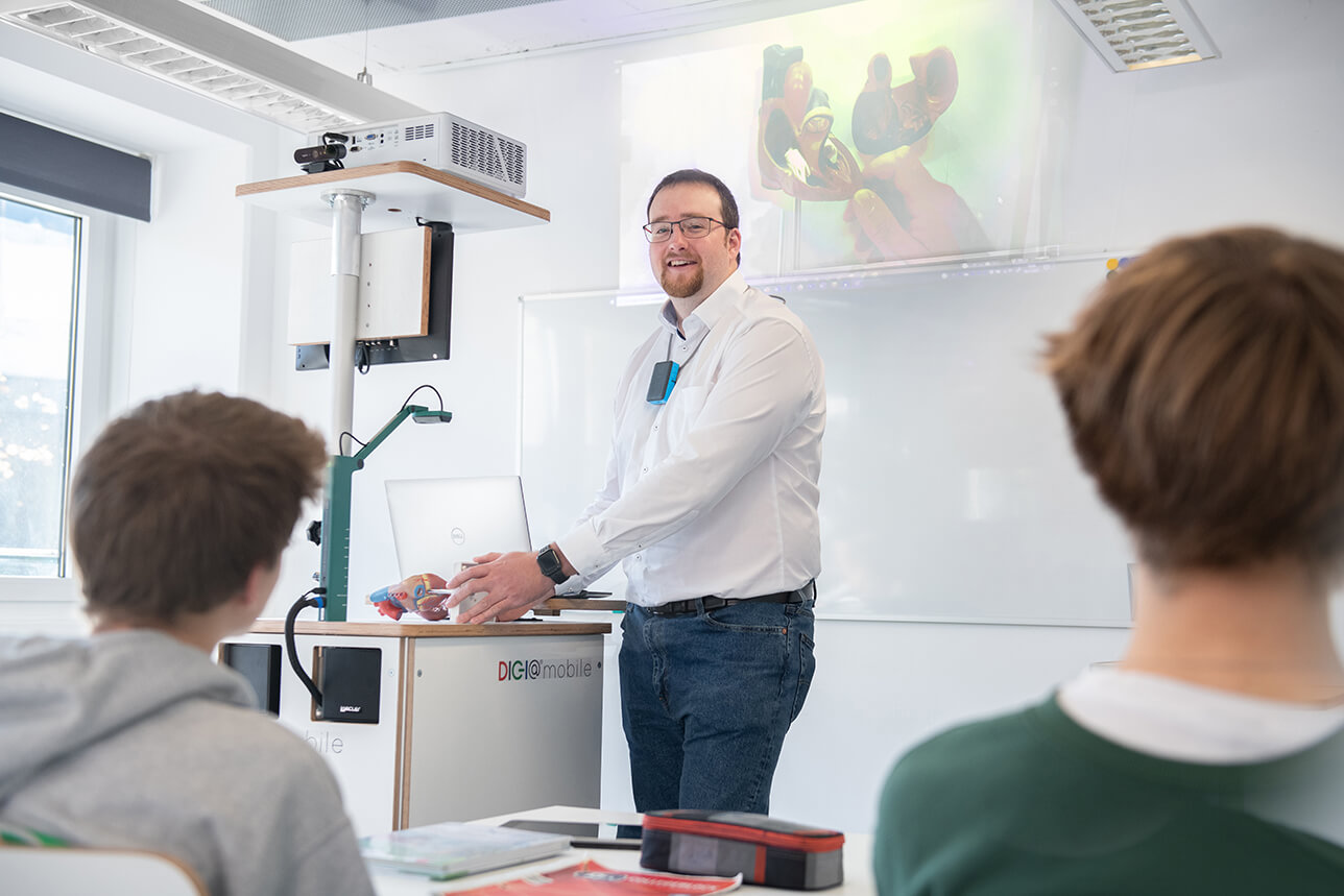 Integrating IPEVO Document Cameras into Hybrid Teaching Solution