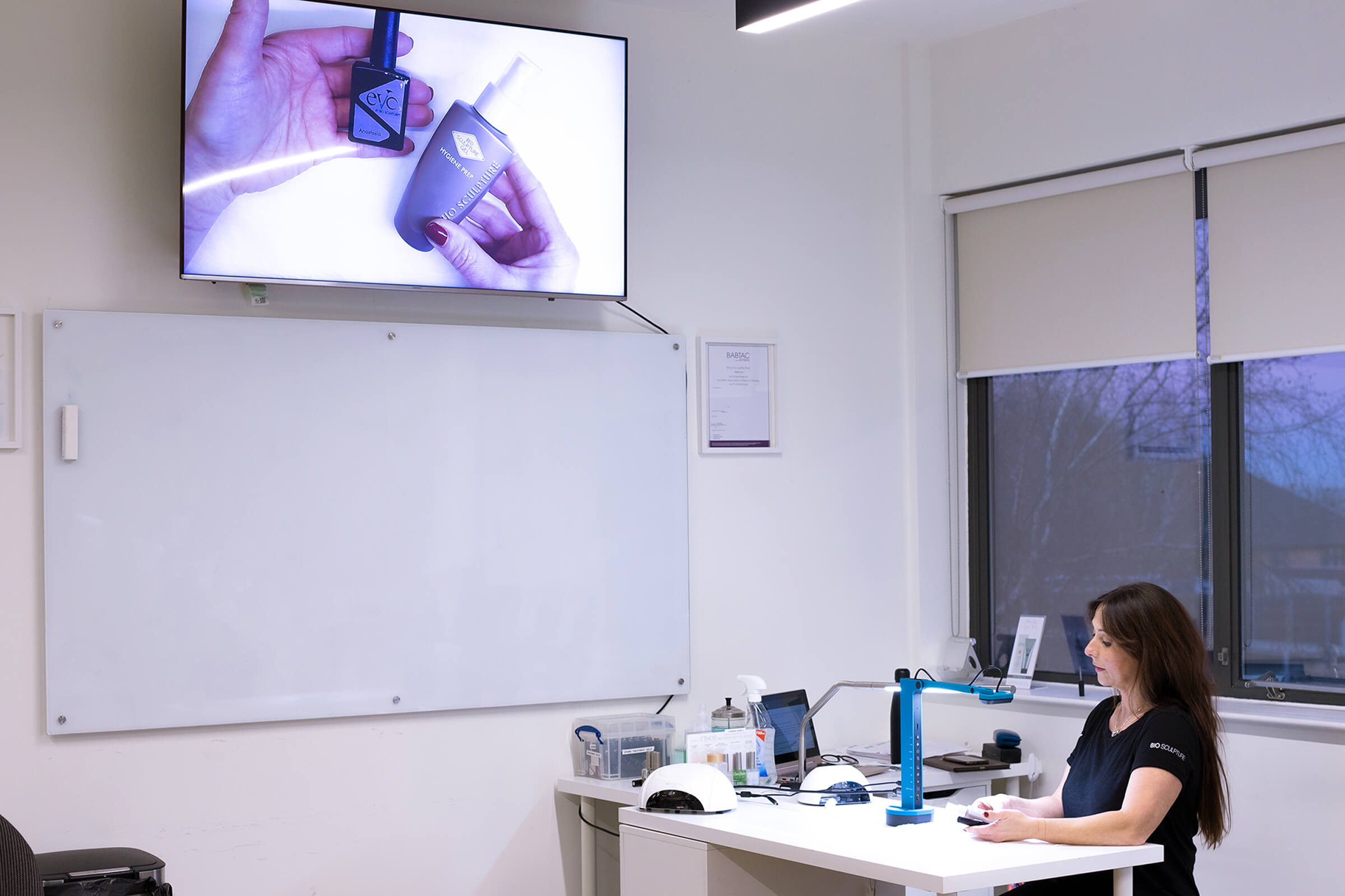 Conducting effective nail training courses with IPEVO Visualiser